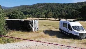Tur otobüsü, öğrenci servisiyle çarpıştı:1 ölü, 49 yaralı