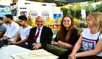 İzmir Büyükşehir Belediyesinden 5 bin üniversite öğrencisine 3 bin 200 TL eğitim yardımı