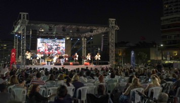 İzmir’de Avrupa Caz Festivali sokakta başladı
