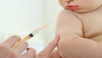Bir aylık bebeklerine Hepatit-B yerine Covid-19 aşısı yapıldığı iddia edilen aileden suç duyurusu