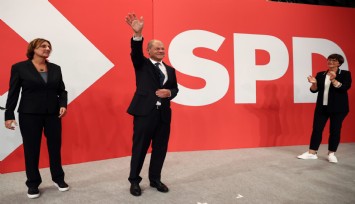 Almanya'da zafer Sosyal Demokratlar'ın