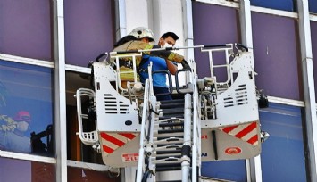 İzmir İtfaiyesi’nden heyecanlandıran tatbikat