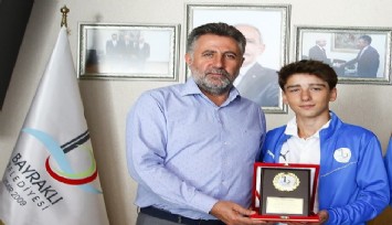 Bayraklı Belediyesi sporcusu Milli Güreşçi Miraç Saraç, dünya şampiyonu oldu