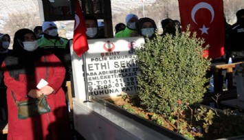 İzmir’in şehit kahraman polis Fethi Sekin, vefatının 5’inci senesinde kabri başında anıldı