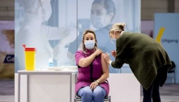 Hollanda’da Türkçe aşı danışma hattı açıldı