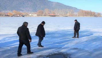 İzmir’de göl buz tuttu