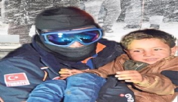 Ege’de karda mahsur kalan vatandaşlara yardım devam ediyor