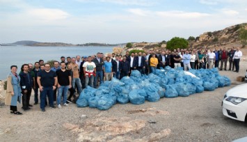 Foça'da çevre temizliği