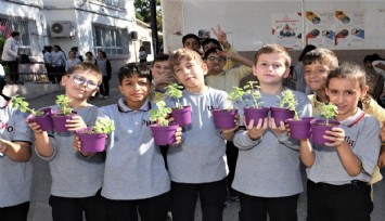  Bornovalı minikler toprakla buluştu