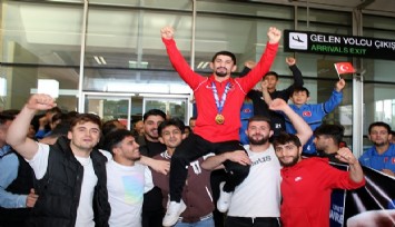 Dünya şampiyonu İzmirli Kerem Kamal’a coşkulu karşılama  