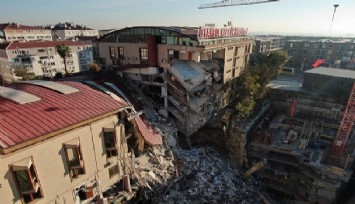 İnşaatın istinat duvarı çöktü, özel bir üniversitesi binası yıkıldı, bir öğrenci yurdu ve 6 bina boşaltıldı  