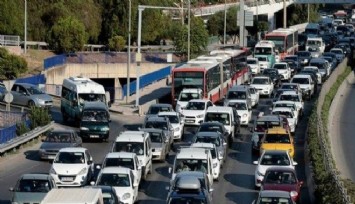 İzmir'de her 3 kişiye 1 araç