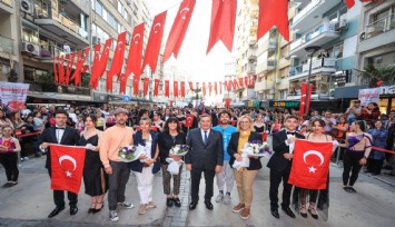 Konak’ta Cumhuriyet Bayramı coşkusu her yerde