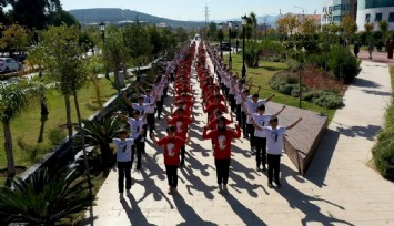 250 öğrenci cumhuriyetin 99'uncu yılında aynı anda zeybek oynadı