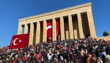 Vatandaşlar Cumhuriyet Bayramı’nda Anıtkabir’e akın etti