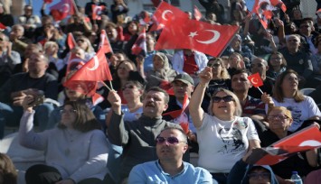 Bornova'da 29 Ekim coşkuyla kutlandı