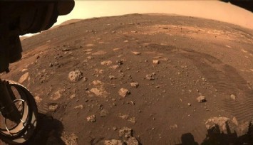 Mars'a çarpan meteorun etkisi şaşırttı: Devasa krater fotoğraflandı