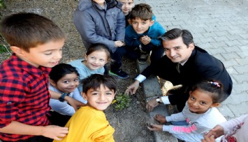 Çeşme'de, depremde hayatını kaybeden 21 çocuk anısına 21 çiçek dikildi
