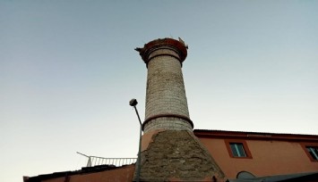 İzmir depreminde bir caminin minaresi yıkıldı