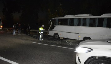 İzmir’de iki servis aracı çarpıştı: 17 yaralı  