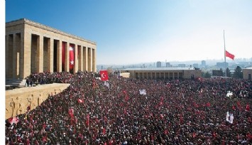 Vatandaş Atatürk'e koşuyor: Anıtkabir’e rekor ziyaret