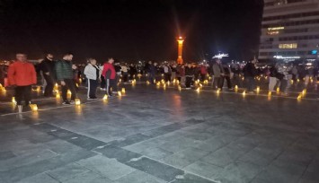 İzmirliler, 'Atatürk'e Saygı' nöbetinde