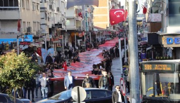 Bayraklı'da Atatürk'ün anısına dev bayrak
