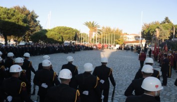 Atatürk Foça'da saygı ve özlemle anıldı