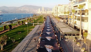 İzmirliler Ata’ya saygı için yürüdü