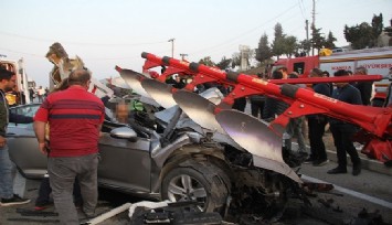 Otomobil pulluk takılı traktöre saplandı: 1 ölü, 4 yaralı  
