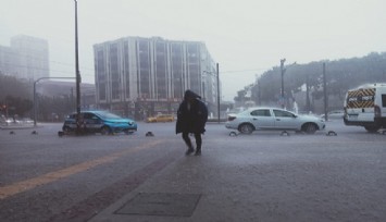 İzmir'i sağanak vurdu
