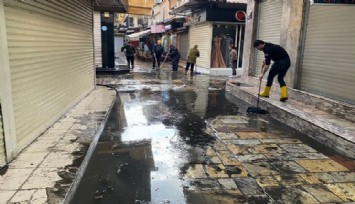  İzmir’de esnafın yağmur çilesi  