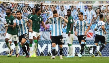 Suudi Arabistan'dan tarihi galibiyet : Dünya Kupası'nda yıldızlar topluluğu Arjantin’i yendi