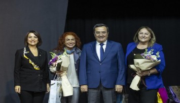 Kadın öyküleri ve şiirlerine ödül