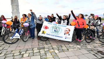 İzmirli kadınlar şiddete karşı farkındalık için pedal çevirdi