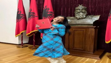 Dua Lipa Arnavutluk vatandaşı oldu