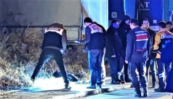Korkunç vahşet: Saçından sürüklediği karısını başını keserek öldürdü  