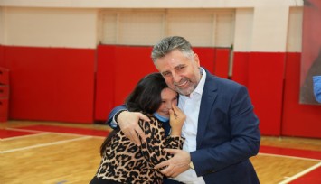 Bayraklı’da engeller “sevgiyle” aşıldı