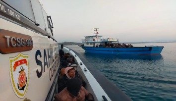 İzmir'de 50 göçmen kurtarıldı, 155 göçmen yakalandı