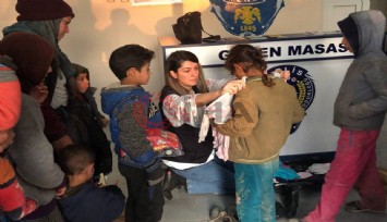 Türk polisinden Avrupa'ya insanlık dersi