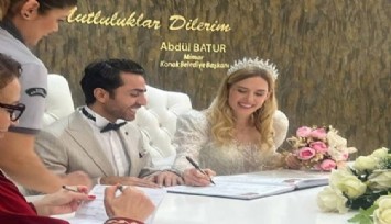 Ünlü oyuncu Elles, mutluluğunu İzmir’de perçinledi