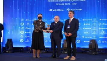 Dokuz Eylül Üniversitesi’nin teknoloji üssü DEPARK’A Bakan Varank’tan ödül  