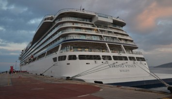 Kuşadası'na sezonun son kruvaziyer gemisiyle 680 yolcu geldi
