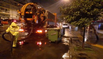 İzmir’de 106 noktada su tahliyesi