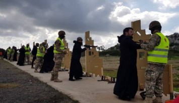 Güney Kıbrıs’ta rahiplere silah eğitimi verildi