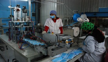 İzmir’de meslek lisesini maske fabrikasına çevirdiler