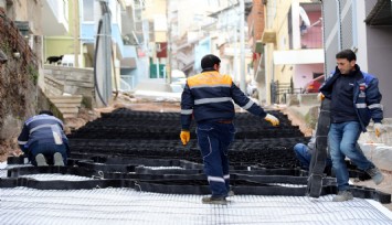 Bayraklı’da yol yenileme seferberliği