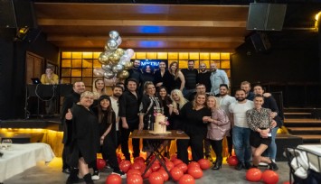 Işın Karaca'dan yeni yaşında darbuka şov