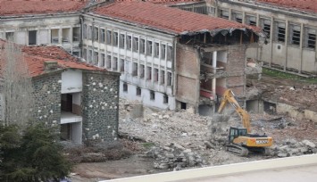 62 yıllık Buca Cezaevi’ne ilk kepçe vuruldu
