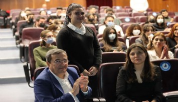 Konak'ta gençlerden ilk toplantı